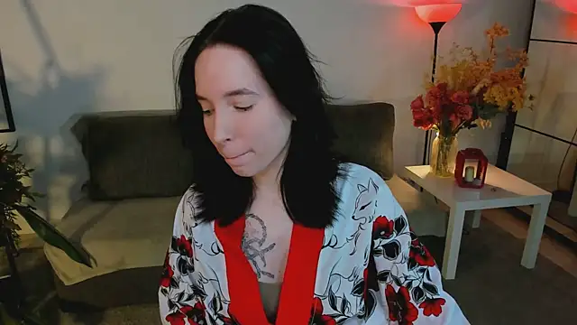 lilithlunna online show from November 8, 1:27 pm