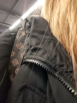 sansan2411 online show from February 17, 1:32 pm