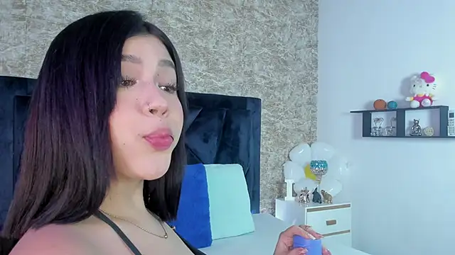 Lily Woodz online show from November 4, 7:08 pm