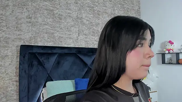 Lily Woodz online show from September 22, 7:45 pm