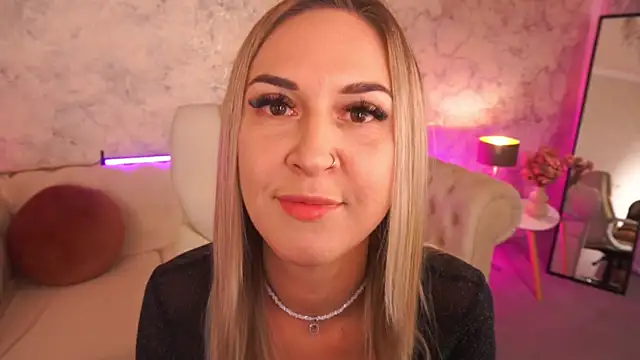 LovelyMollyy online show from October 26, 11:22 pm