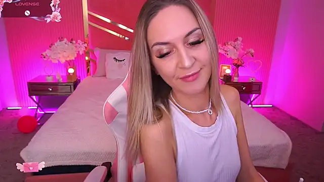 LovelyMollyy online show from December 17, 11:20 pm