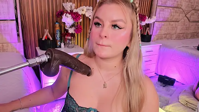 LolaAngellx online show from March 18, 8:47 pm