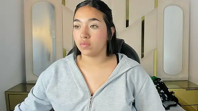 Snapshot of IsabellRodriguez18 chatting on October 17, 12:47 am IsabellRodriguez18 online show from October 17, 12:47 am