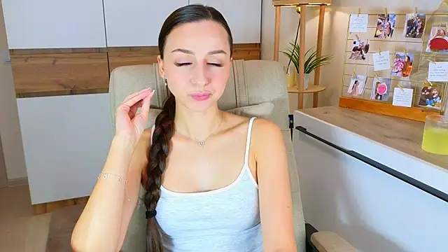 Snapshot of mellowness_ chatting on October 2, 11:37 am mellowness online show from October 2, 11:37 am