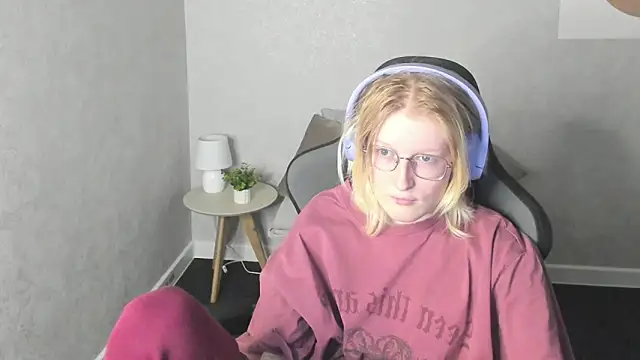 ElizabethHarpper online show from December 5, 1:27 am