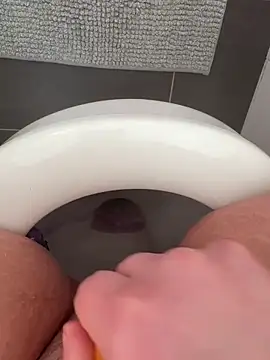 bigfatpussy28 online show from April 17, 3:36 pm