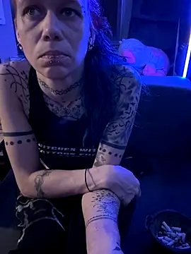 trashbrat online show from December 22, 10:40 am