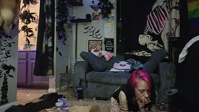 trashbrat online show from March 30, 8:14 am