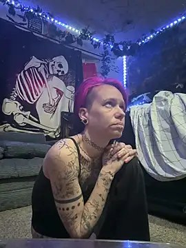 trashbrat online show from March 26, 11:34 am