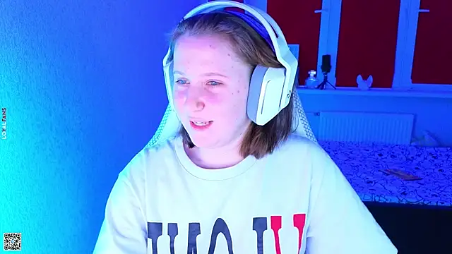 mon lola online show from October 29, 3:25 pm