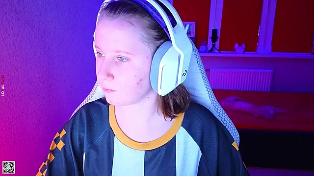 mon lola online show from November 7, 4:23 pm