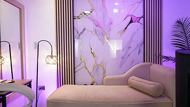 Emma Walkerr  online show from April 4, 7:45 pm