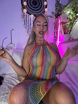 CheekyChels online show from November 5, 9:31 pm