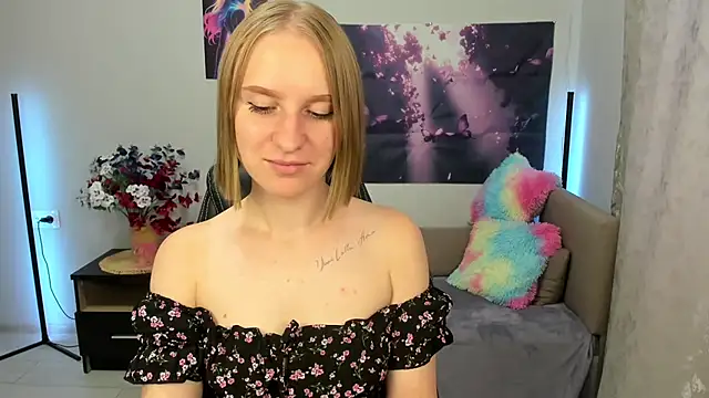 Snapshot of BeautyBlondy chatting on September 13, 12:13 pm BeautyBlondy online show from September 13, 12:13 pm