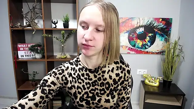 Snapshot of BeautyBlondy chatting on October 1, 5:56 am BeautyBlondy online show from October 1, 5:56 am