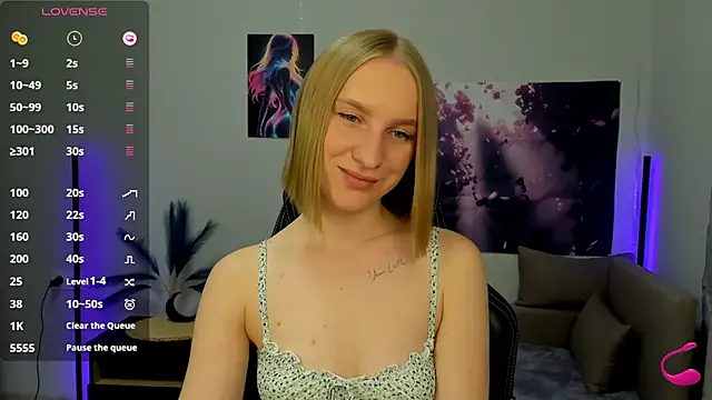 Snapshot of BeautyBlondy chatting on October 16, 12:41 pm BeautyBlondy online show from October 16, 12:41 pm