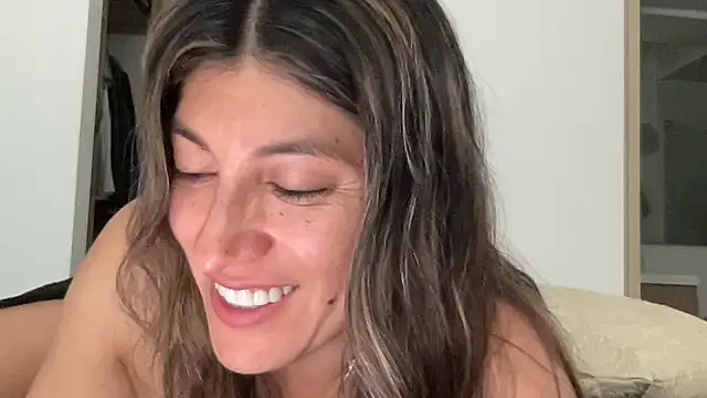 LunaBeya online show from April 17, 9:50 pm