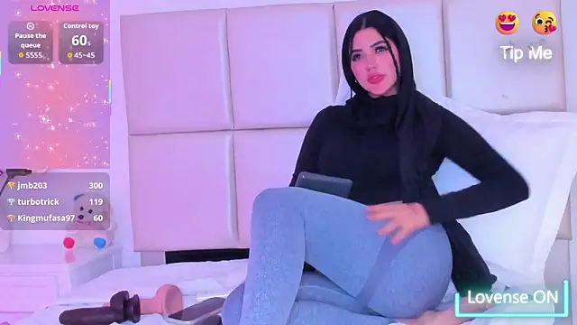 taylorsmiiith  online show from March 28, 7:35 pm