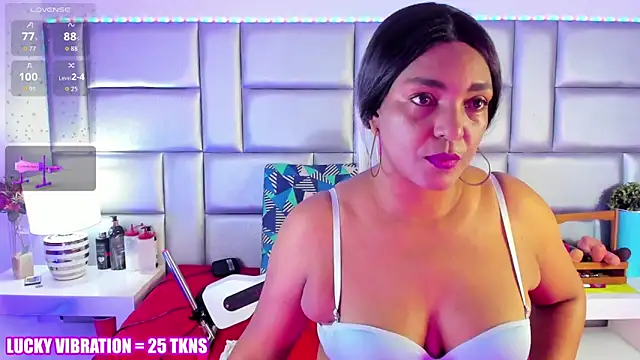 LovelyNickii online show from March 4, 1:07 pm