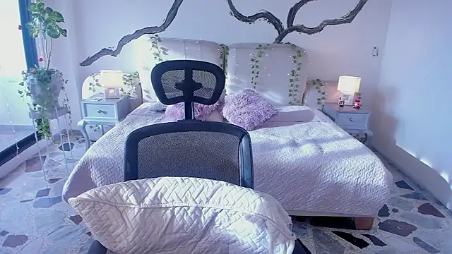 BellaaStorm online show from November 22, 9:17 pm