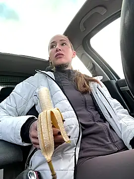 Black sweet Rose online show from January 15, 2:45 pm