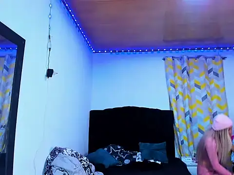 Georgina Giio online show from November 30, 1:43 am