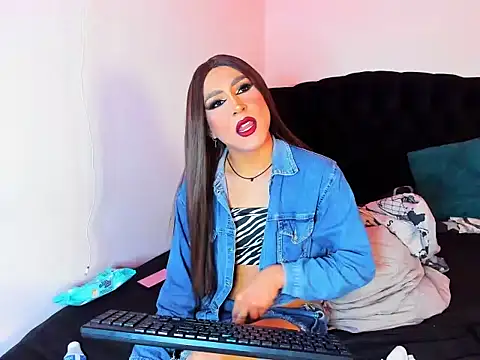 Georgina Giio online show from December 4, 2:25 am