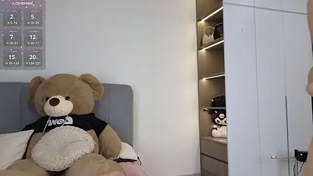 asianqueeny online show from February 10, 4:37 am