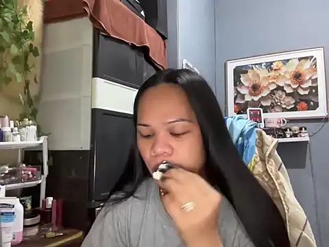 SophiaCourthaway online show from December 17, 9:46 am