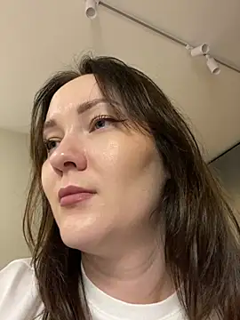 Kiss My Body online show from November 15, 9:05 pm