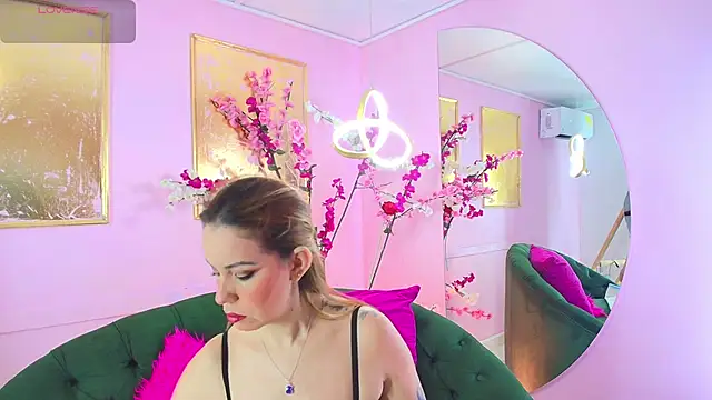 scarlette69 online show from December 19, 8:01 pm