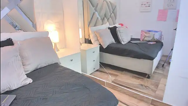 raquell moore online show from March 28, 2:27 pm