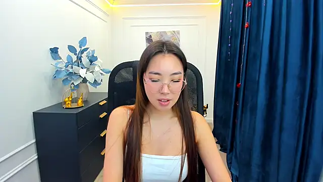 AnnaReyla online show from November 27, 11:35 am