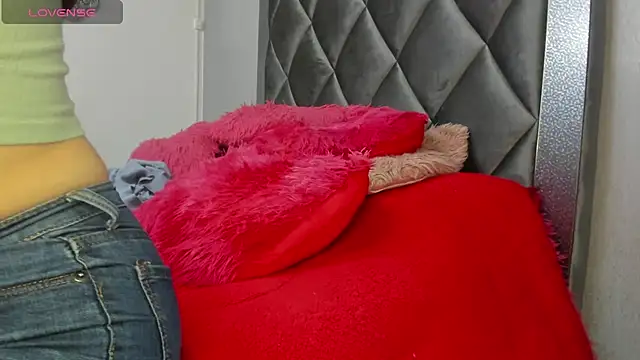 Sophiaa Gomez online show from September 17, 7:28 am