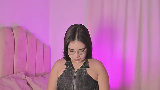 Marianagarcia01 online show from February 20, 10:10 pm