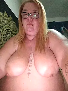 diosacurvy1984 online show from October 20, 9:18 pm