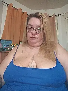 diosacurvy1984 online show from January 18, 8:43 am