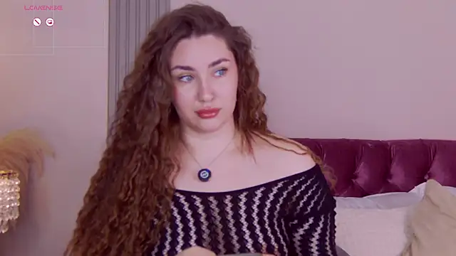 KiraBarlows online show from June 1, 5:31 am