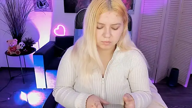 DiaAngell online show from November 22, 9:39 pm