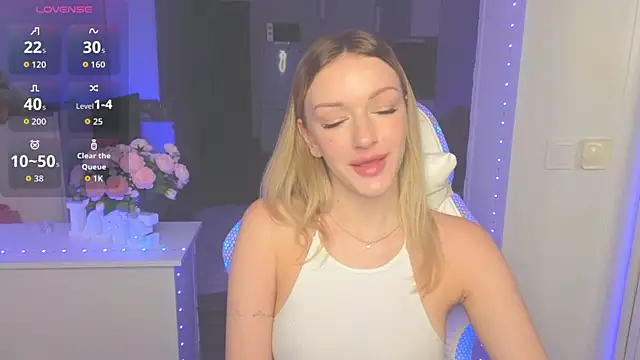 Snapshot of MargaretSweet1 chatting on October 14, 1:08 am MargaretSweet1 online show from October 14, 1:08 am