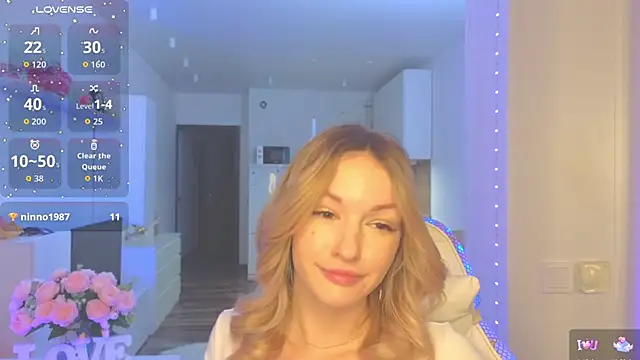 Snapshot of MargaretSweet1 chatting on October 6, 12:38 am MargaretSweet1 online show from October 6, 12:38 am