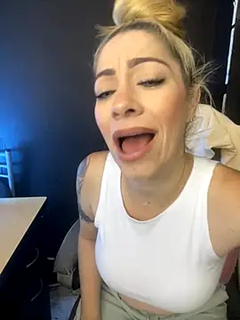 viktoria davis  online show from November 9, 12:05 am