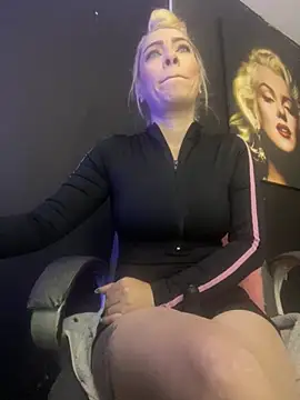 viktoria davis  online show from October 25, 12:29 am