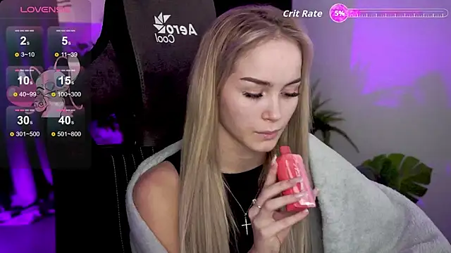 DakotaaJohnnson online show from September 18, 12:15 pm