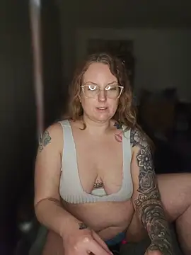 TattedMamaXOXO online show from April 1, 4:37 pm