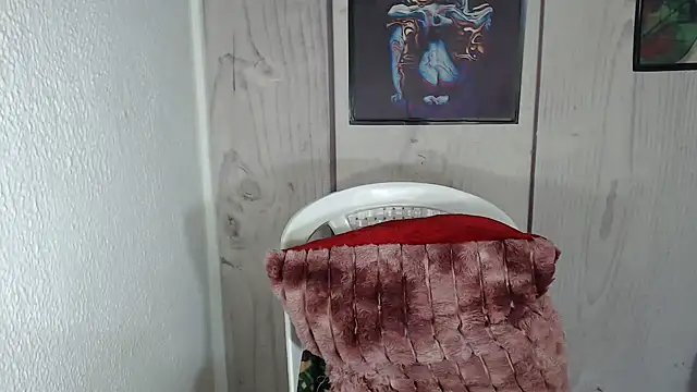 JULIANAWET69 online show from February 8, 4:05 am