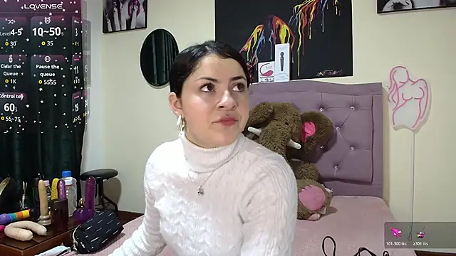 Emmie Hot online show from October 28, 12:00 pm