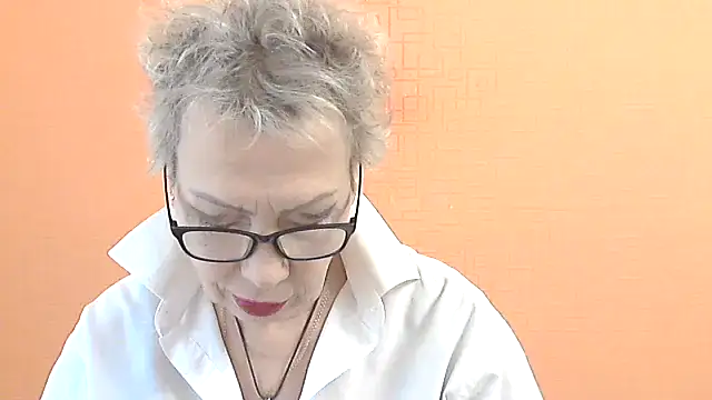 NessyJenixs online show from November 18, 7:42 am