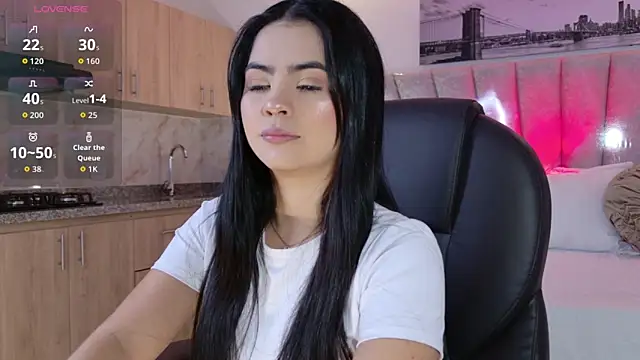 Layla Breezee online show from April 6, 11:11 am